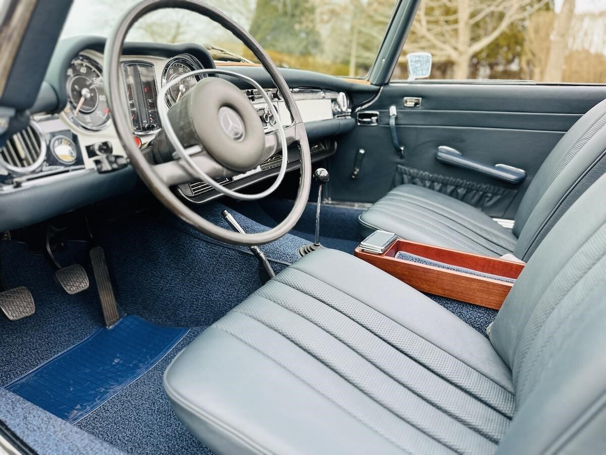 Mercedes-Benz-SL-Class-1969-Convertible-38