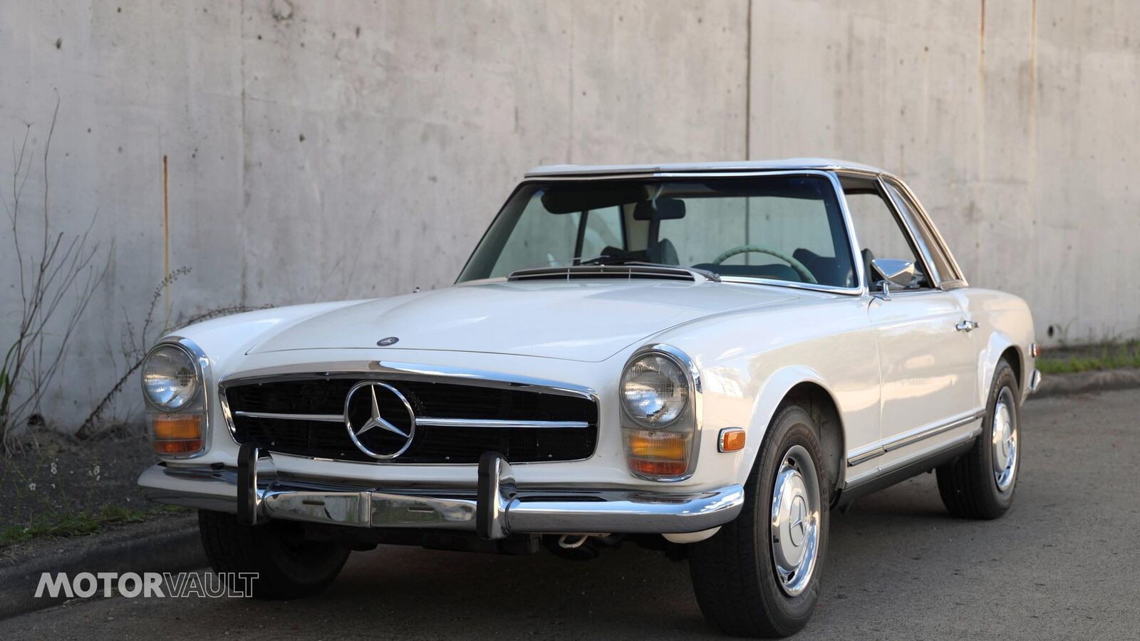 Mercedes-Benz-SL-Class-1969-Convertible-4
