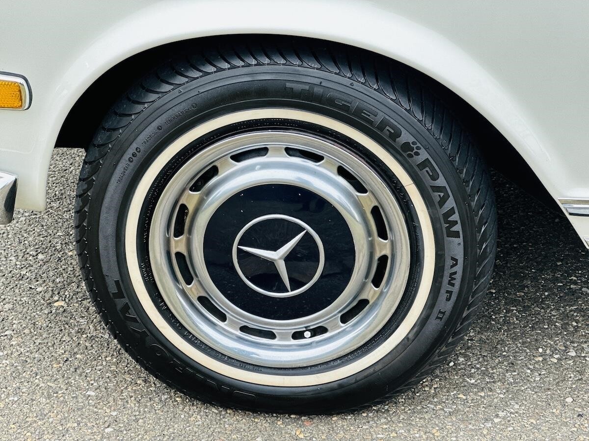 Mercedes-Benz-SL-Class-1969-Convertible-6