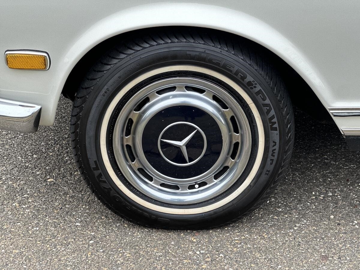 Mercedes-Benz-SL-Class-1969-Convertible-7