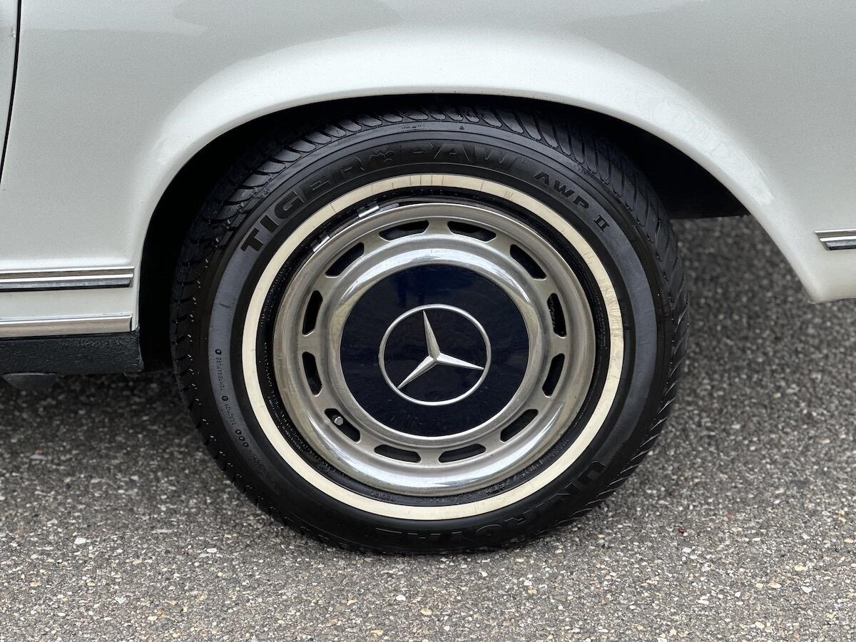 Mercedes-Benz-SL-Class-1969-Convertible-8