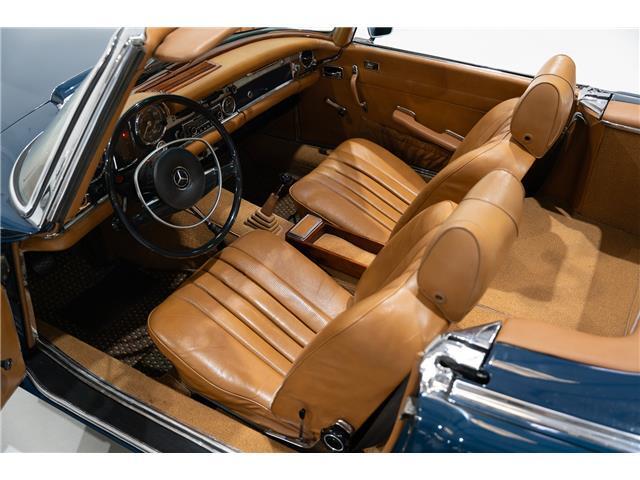Mercedes-Benz-SL-Class-1970-Roadster-16