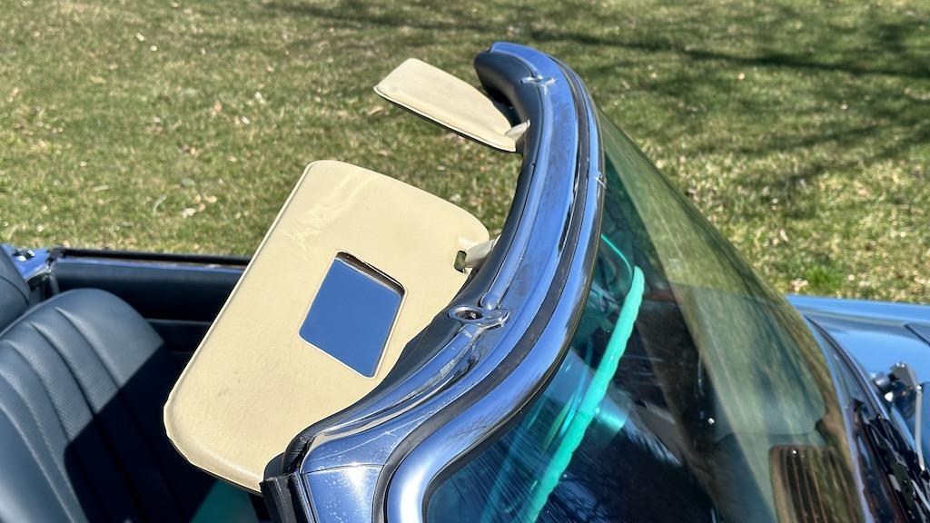 Mercedes-Benz-SL-Class-1971-Convertible-2