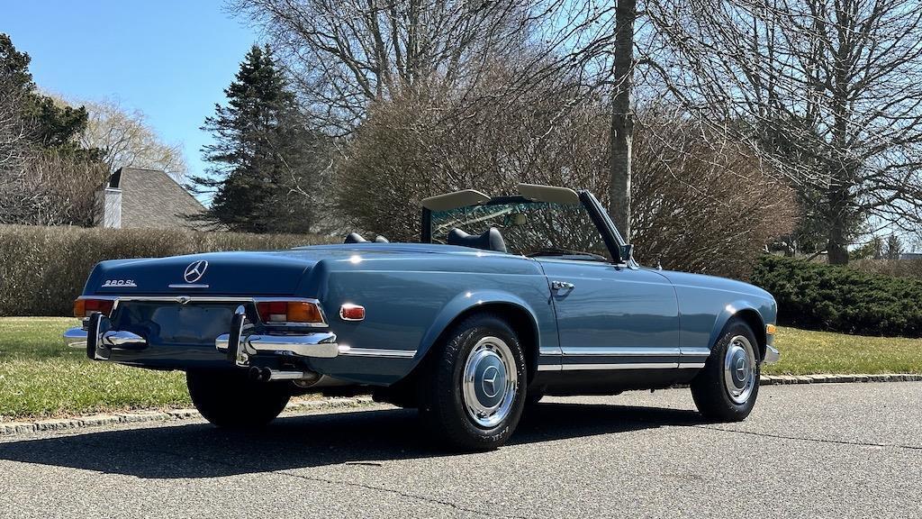 Mercedes-Benz-SL-Class-1971-Convertible-21