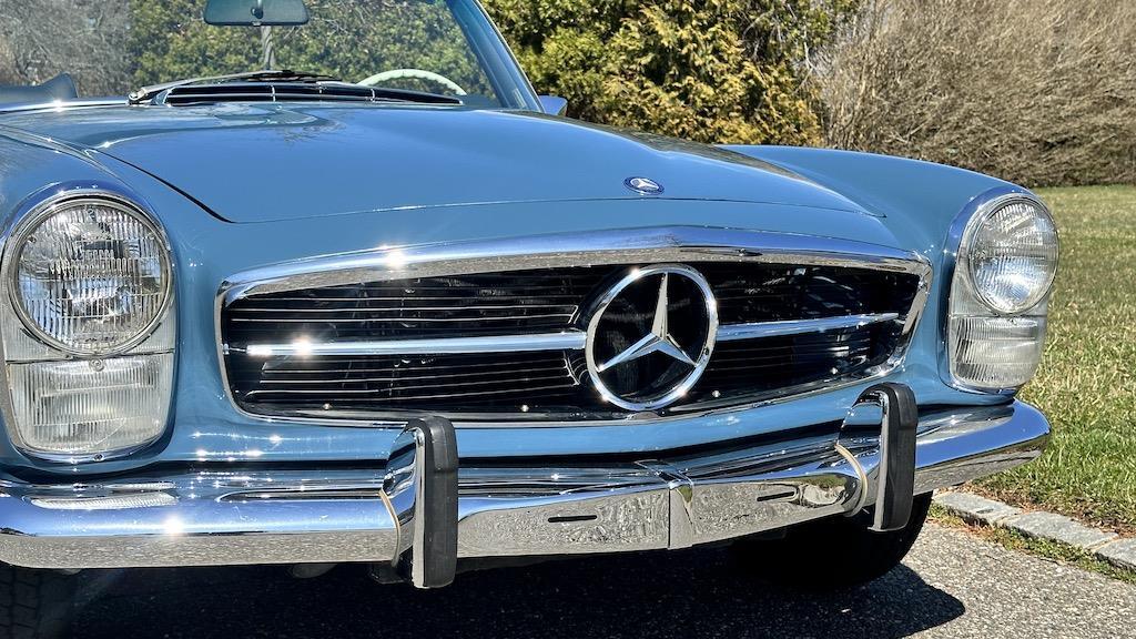 Mercedes-Benz-SL-Class-1971-Convertible-26