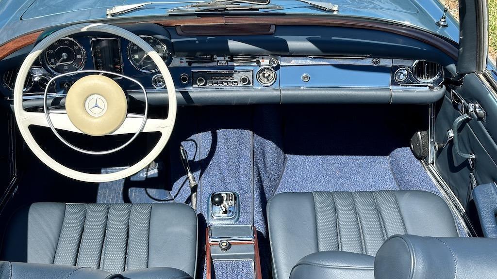 Mercedes-Benz-SL-Class-1971-Convertible-3