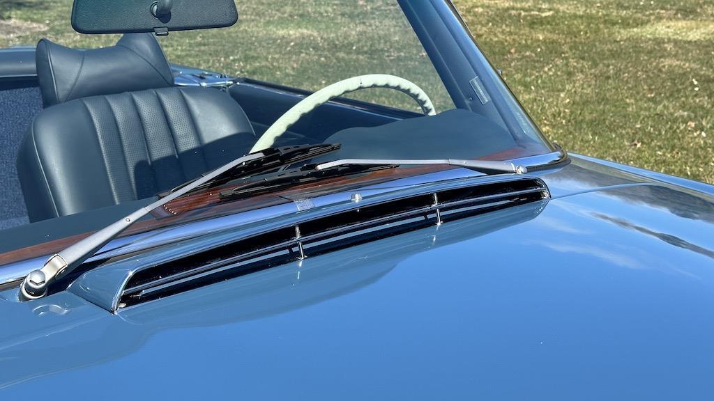 Mercedes-Benz-SL-Class-1971-Convertible-36