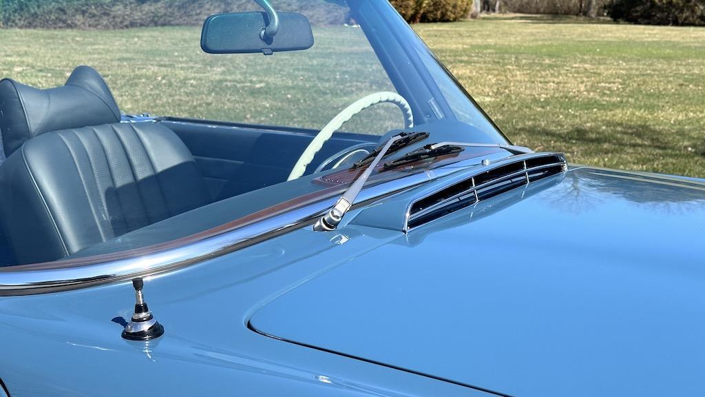Mercedes-Benz-SL-Class-1971-Convertible-37