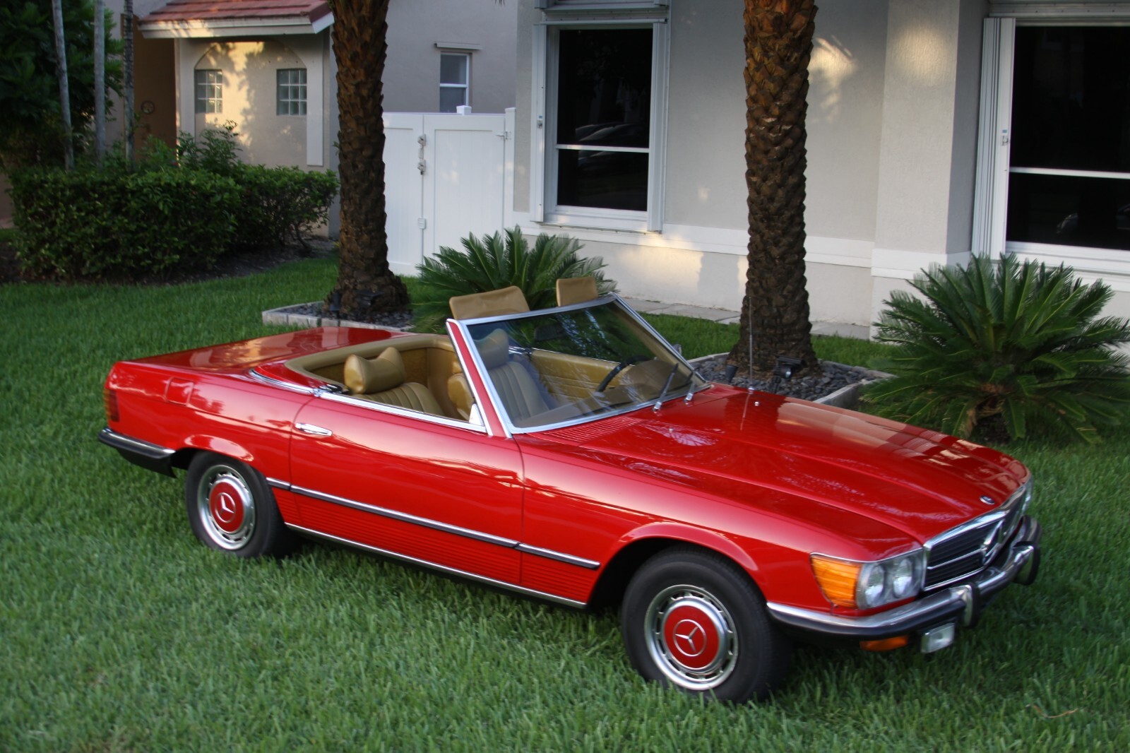 Mercedes-Benz-SL-Class-1972-Convertible-1
