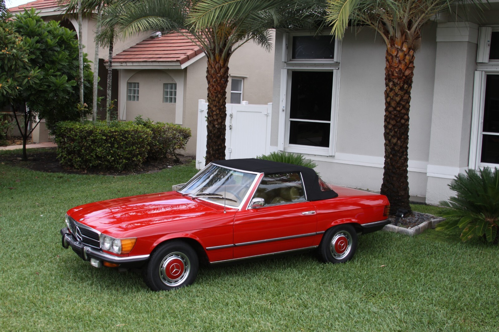 Mercedes-Benz-SL-Class-1972-Convertible-12