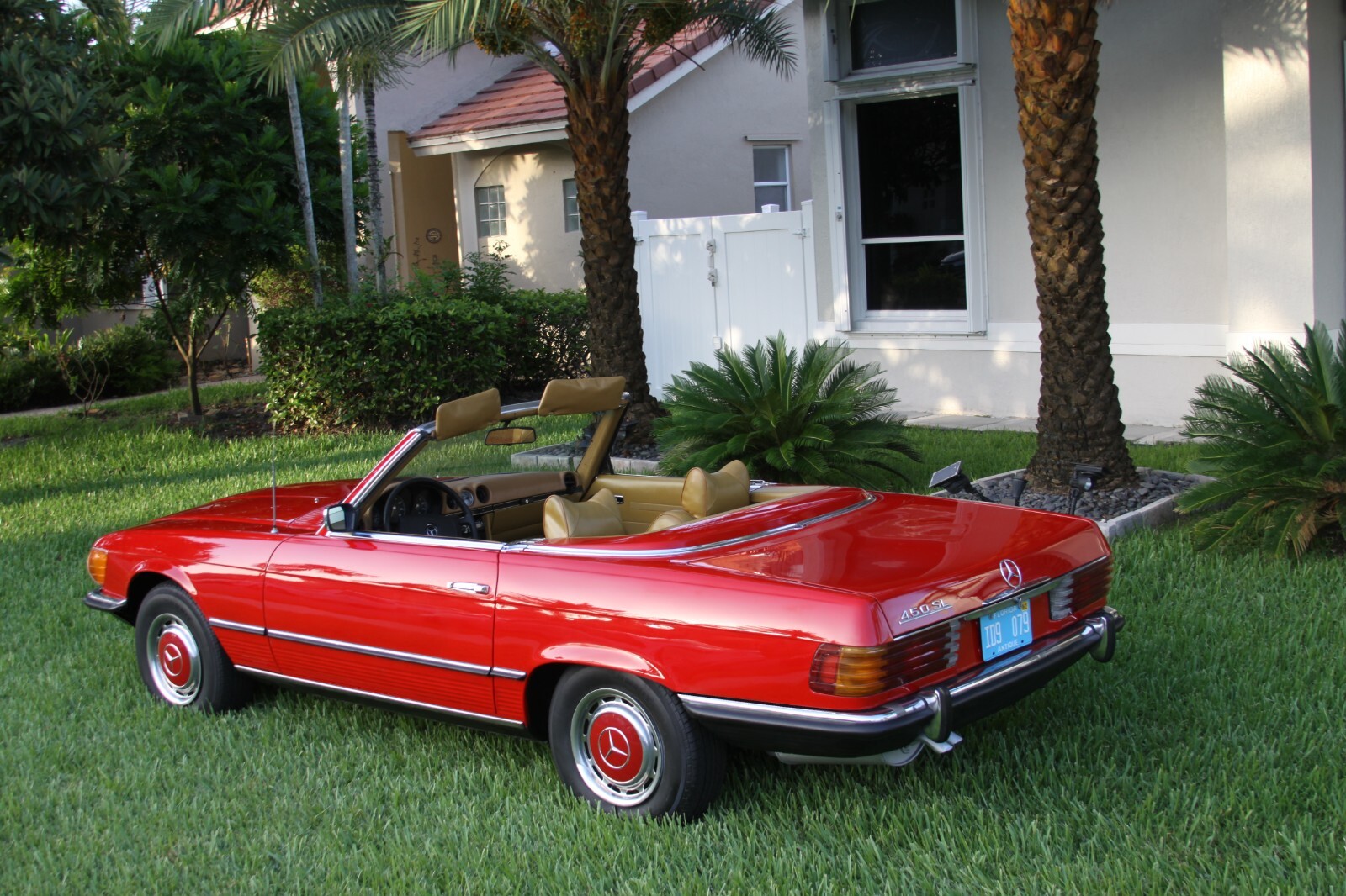 Mercedes-Benz-SL-Class-1972-Convertible-2