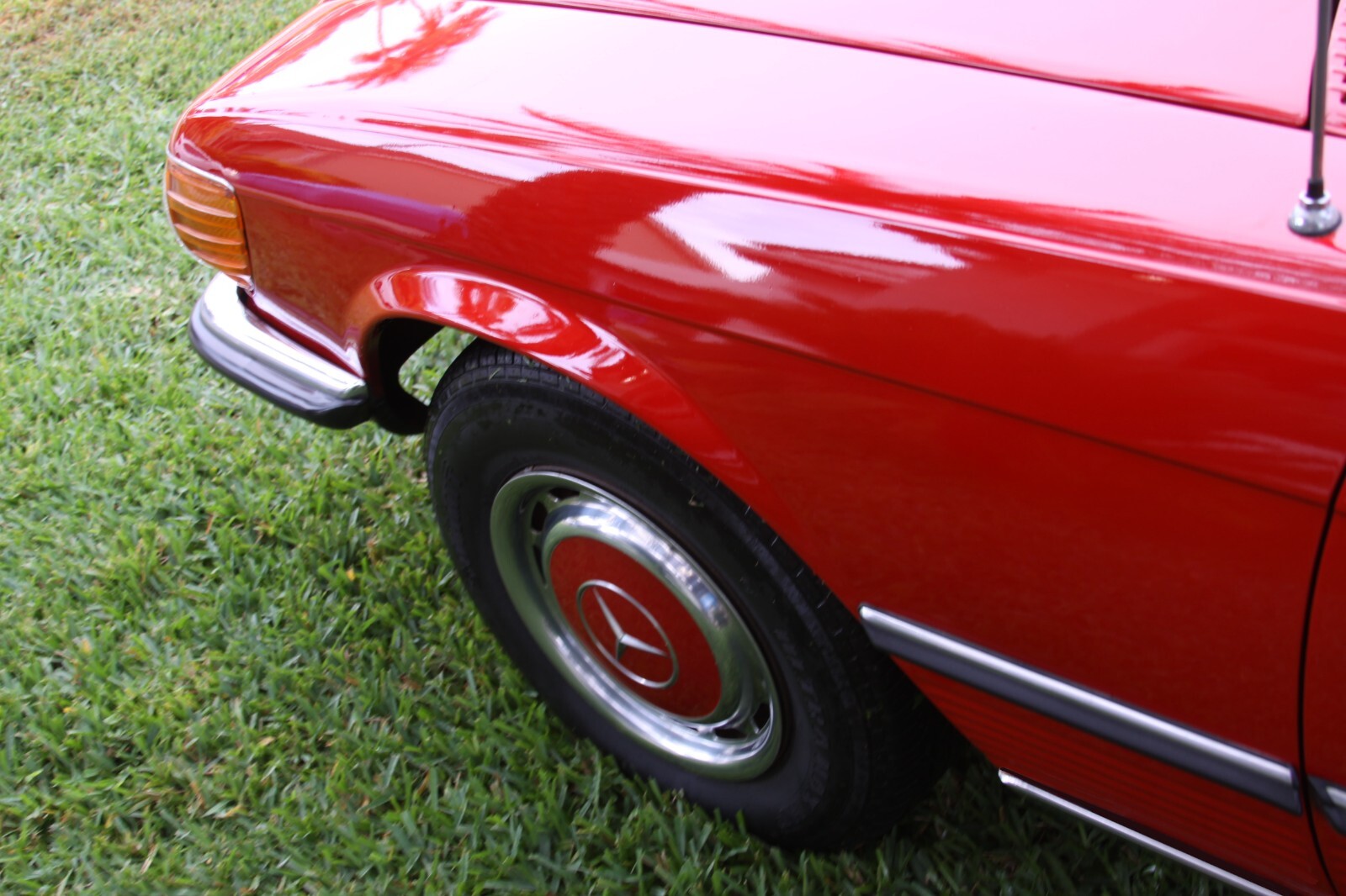 Mercedes-Benz-SL-Class-1972-Convertible-35