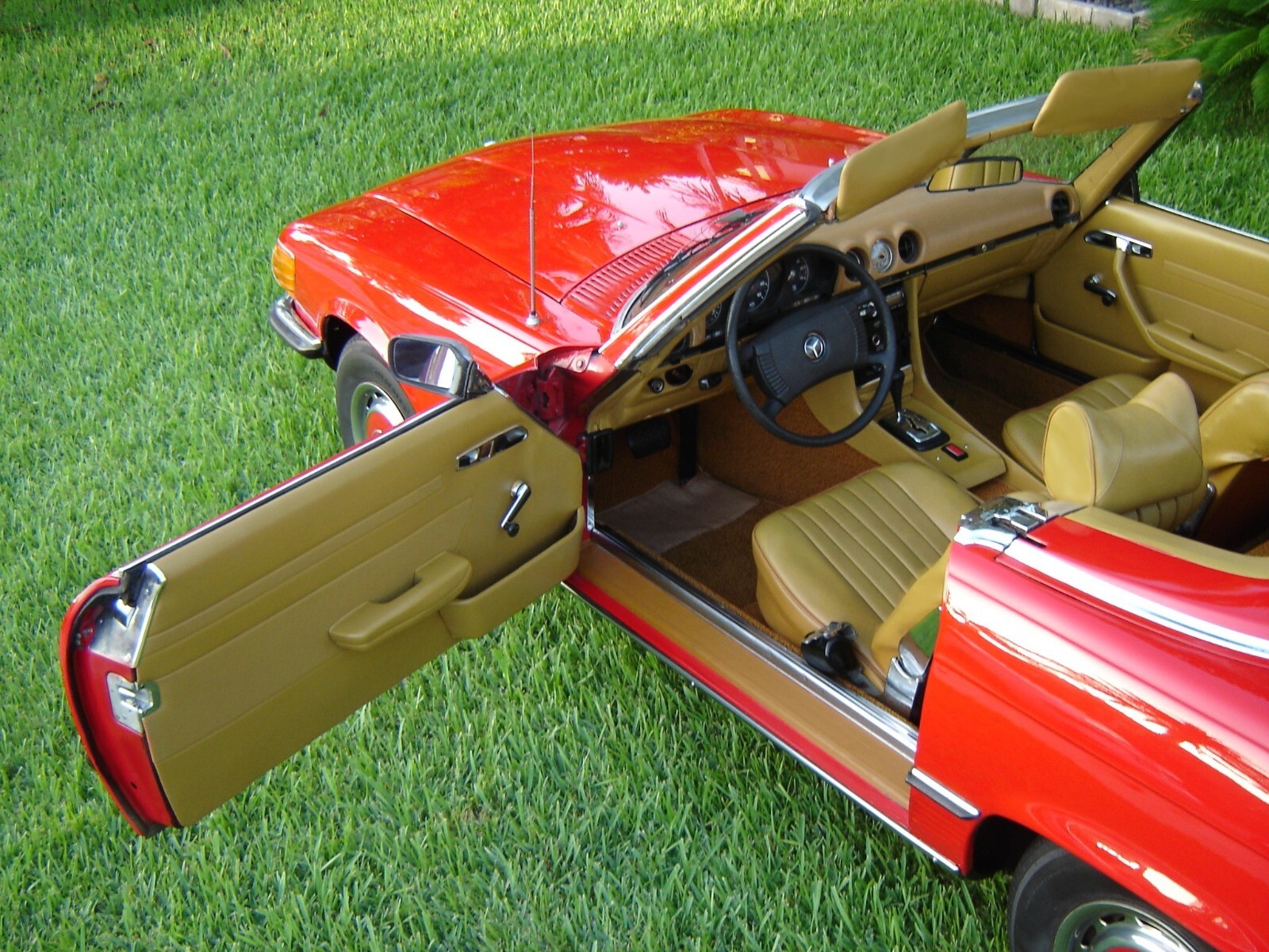 Mercedes-Benz-SL-Class-1972-Convertible-8
