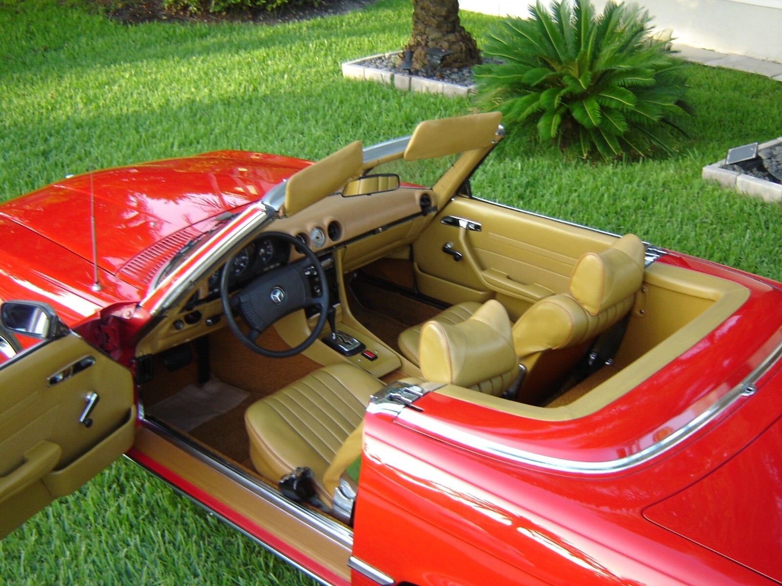 Mercedes-Benz-SL-Class-1972-Convertible-9