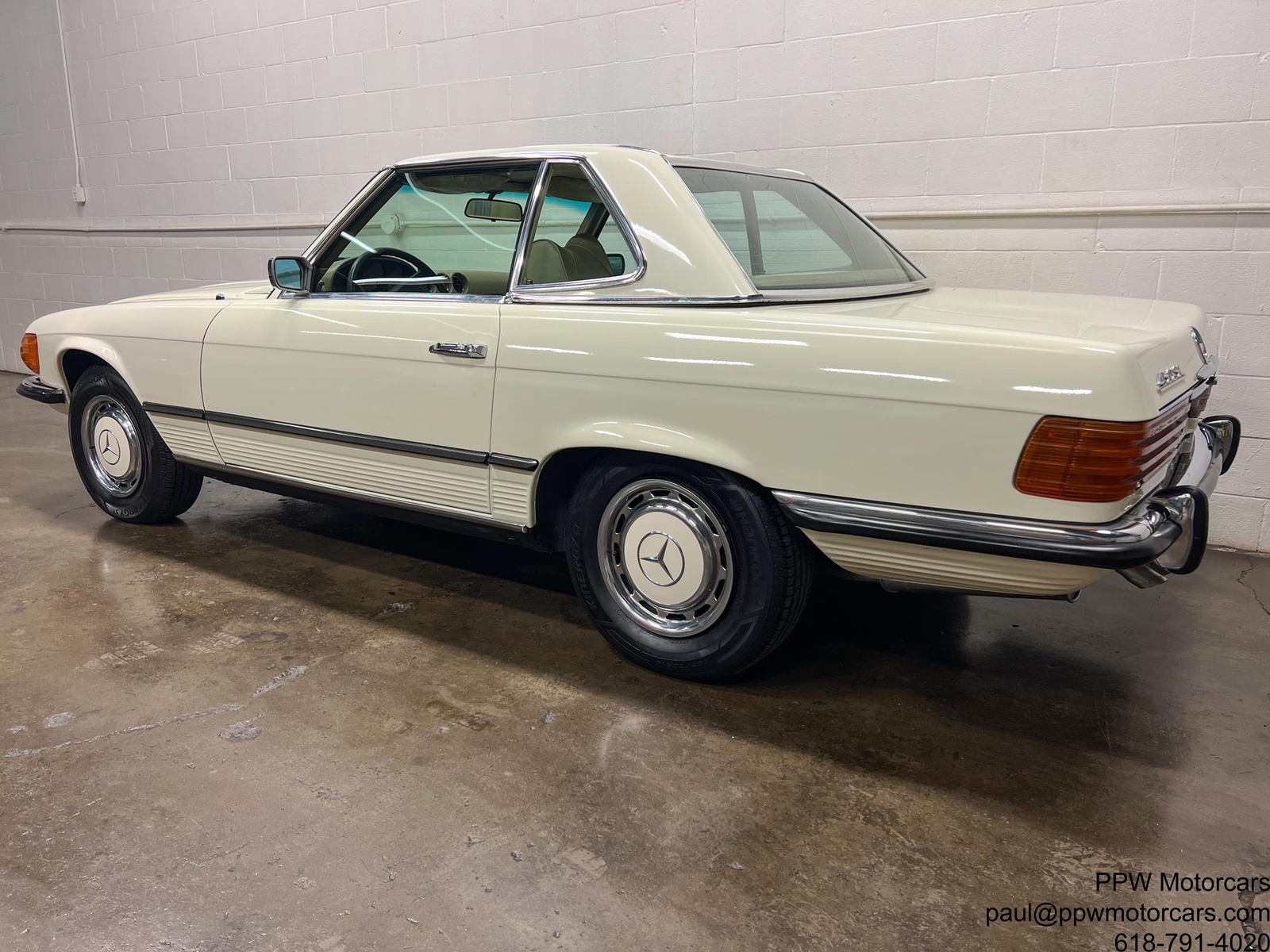Mercedes-Benz-SL-Class-1973-Convertible-14