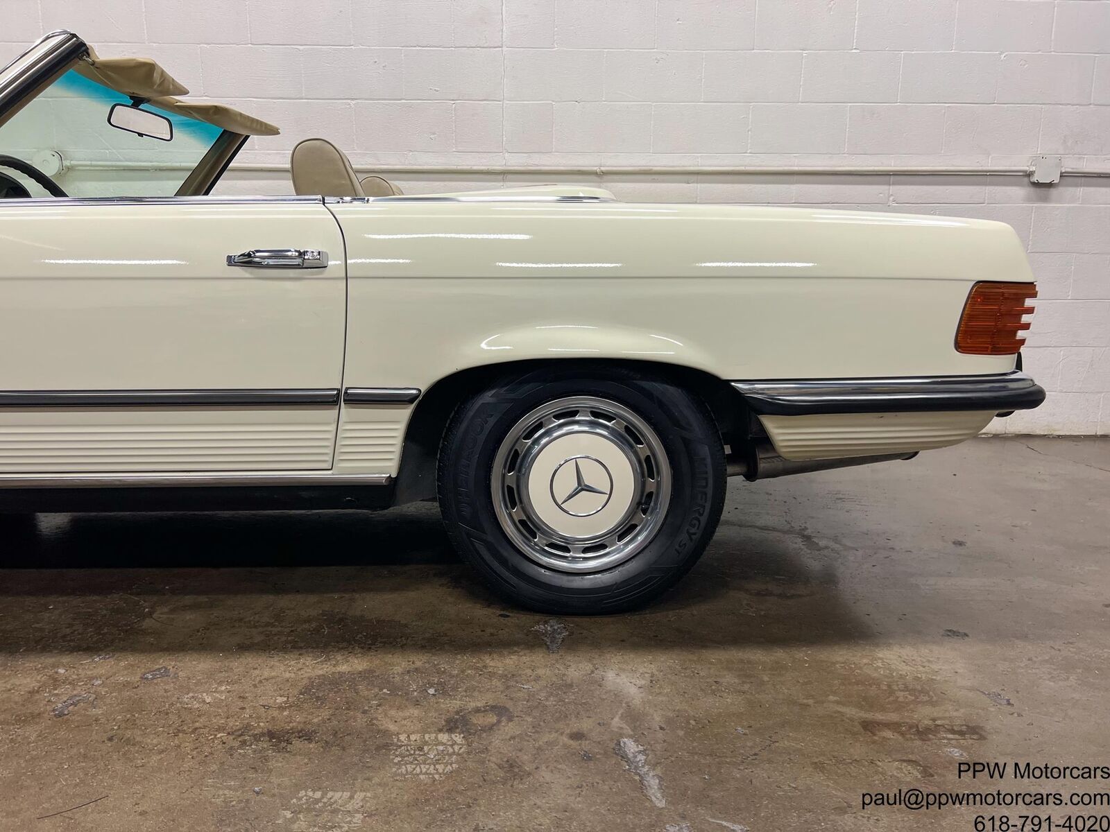 Mercedes-Benz-SL-Class-1973-Convertible-18