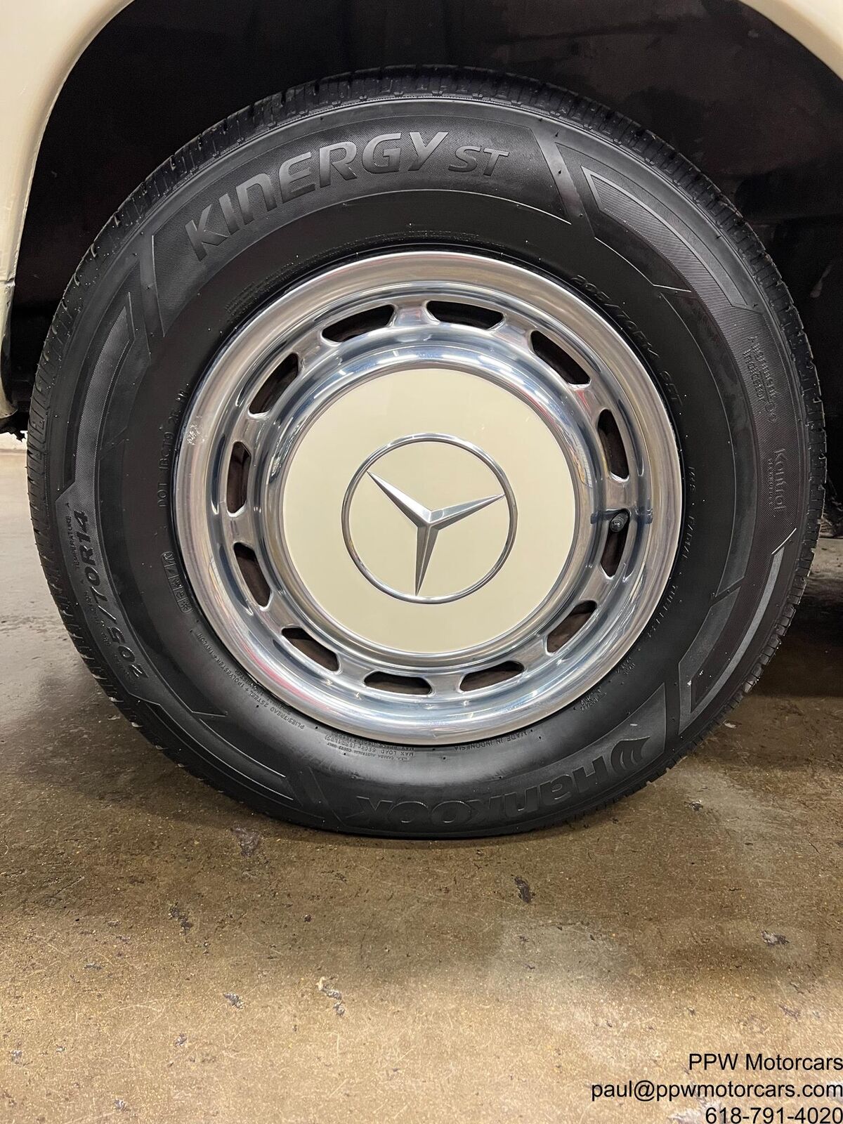 Mercedes-Benz-SL-Class-1973-Convertible-21