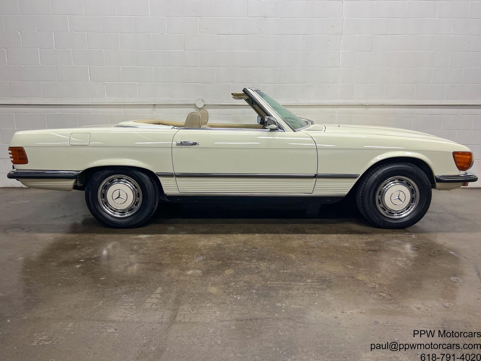 Mercedes-Benz-SL-Class-1973-Convertible-22