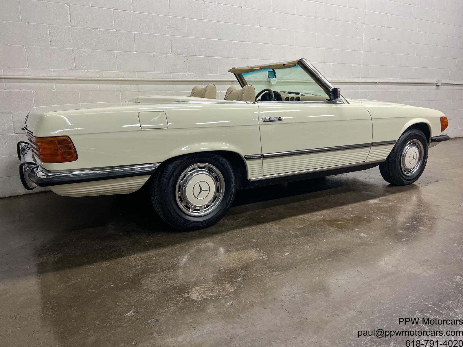 Mercedes-Benz-SL-Class-1973-Convertible-24