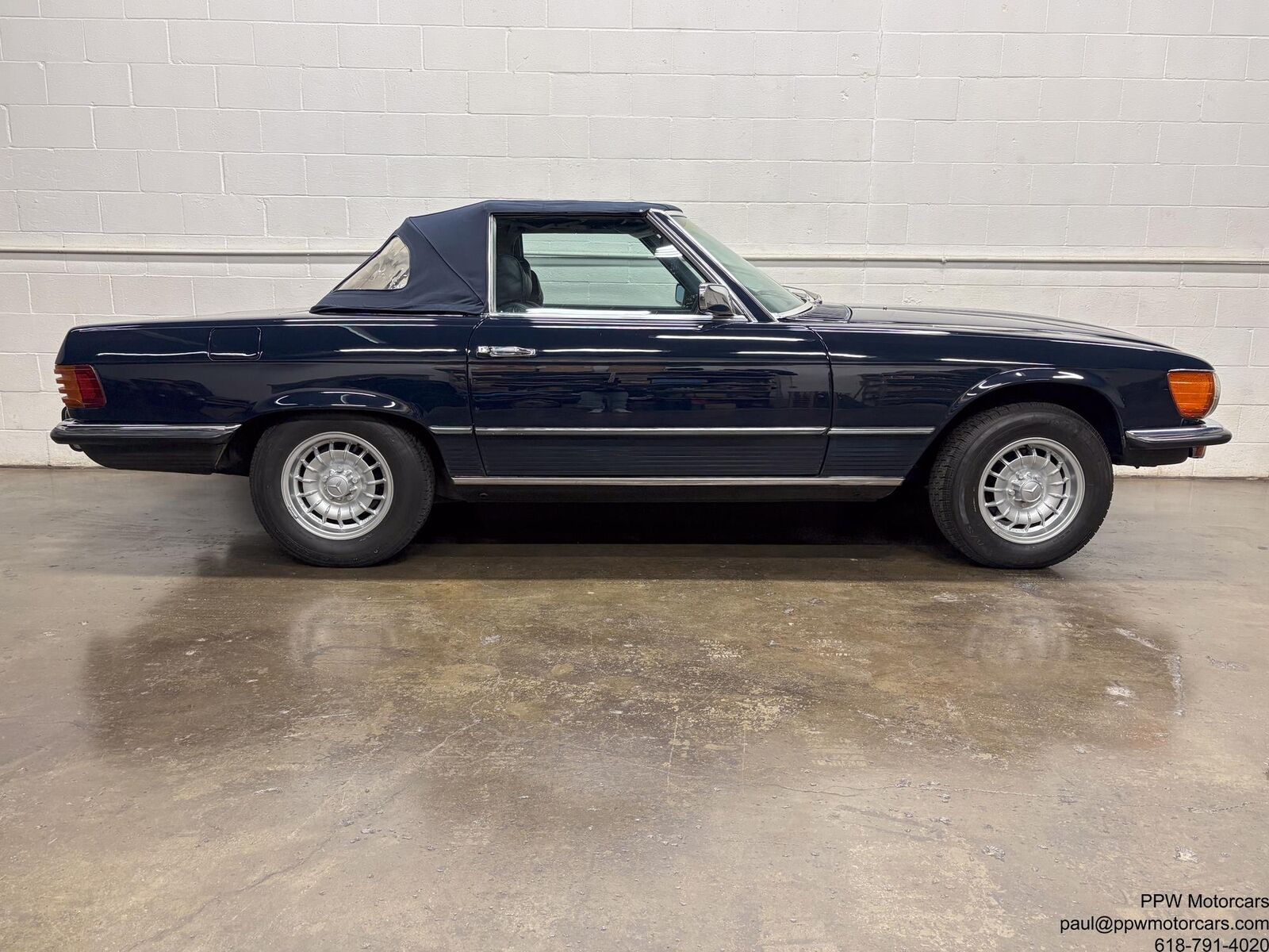 Mercedes-Benz-SL-Class-1973-Convertible-24