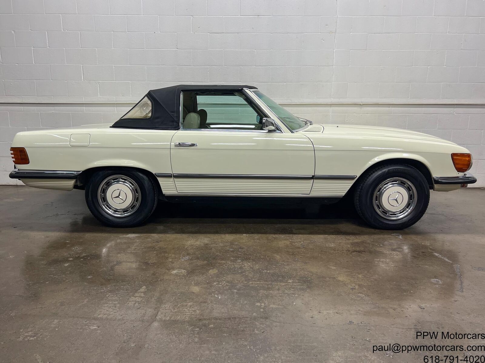 Mercedes-Benz-SL-Class-1973-Convertible-28
