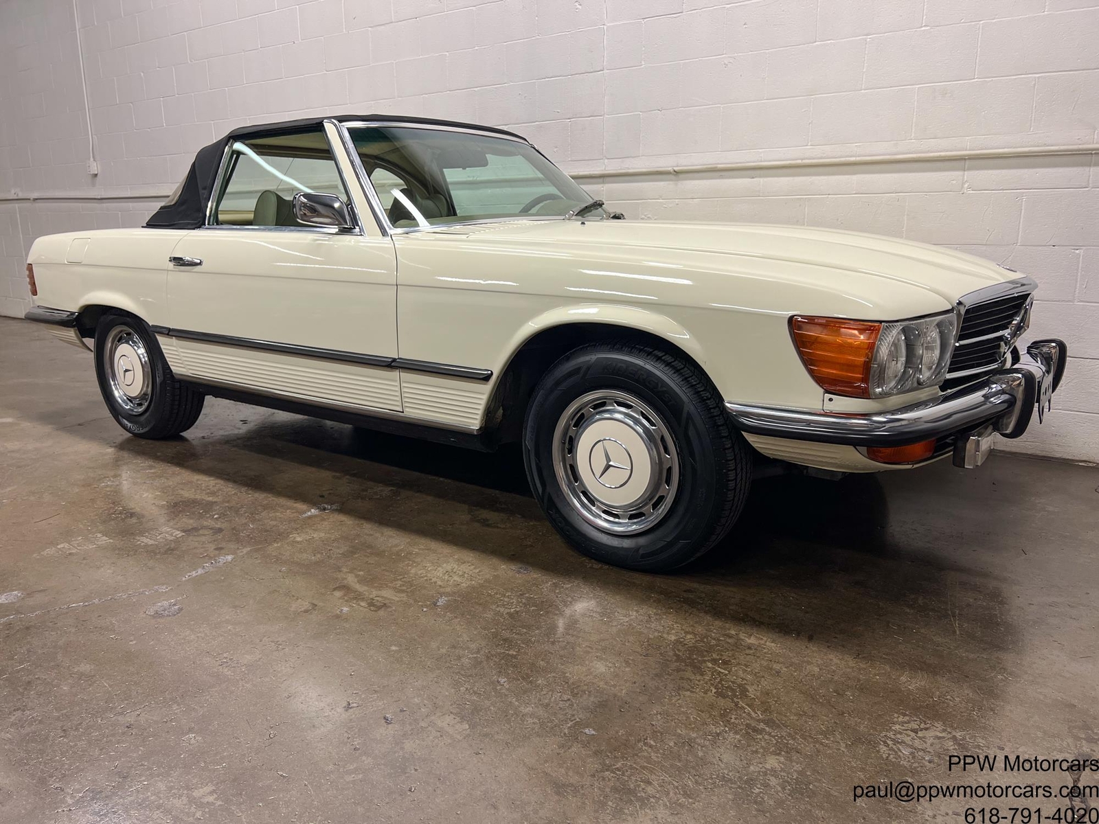 Mercedes-Benz-SL-Class-1973-Convertible-29
