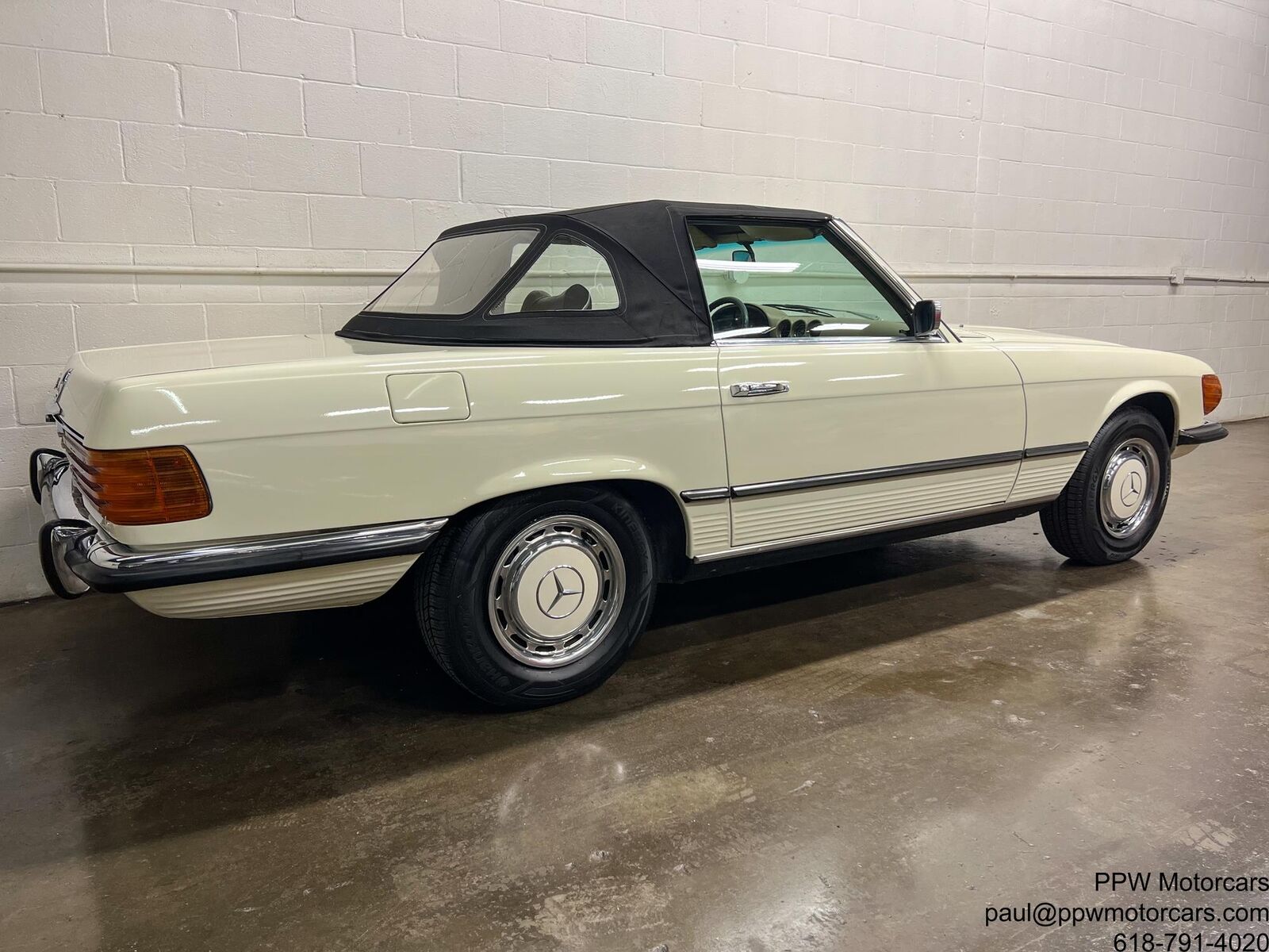 Mercedes-Benz-SL-Class-1973-Convertible-30