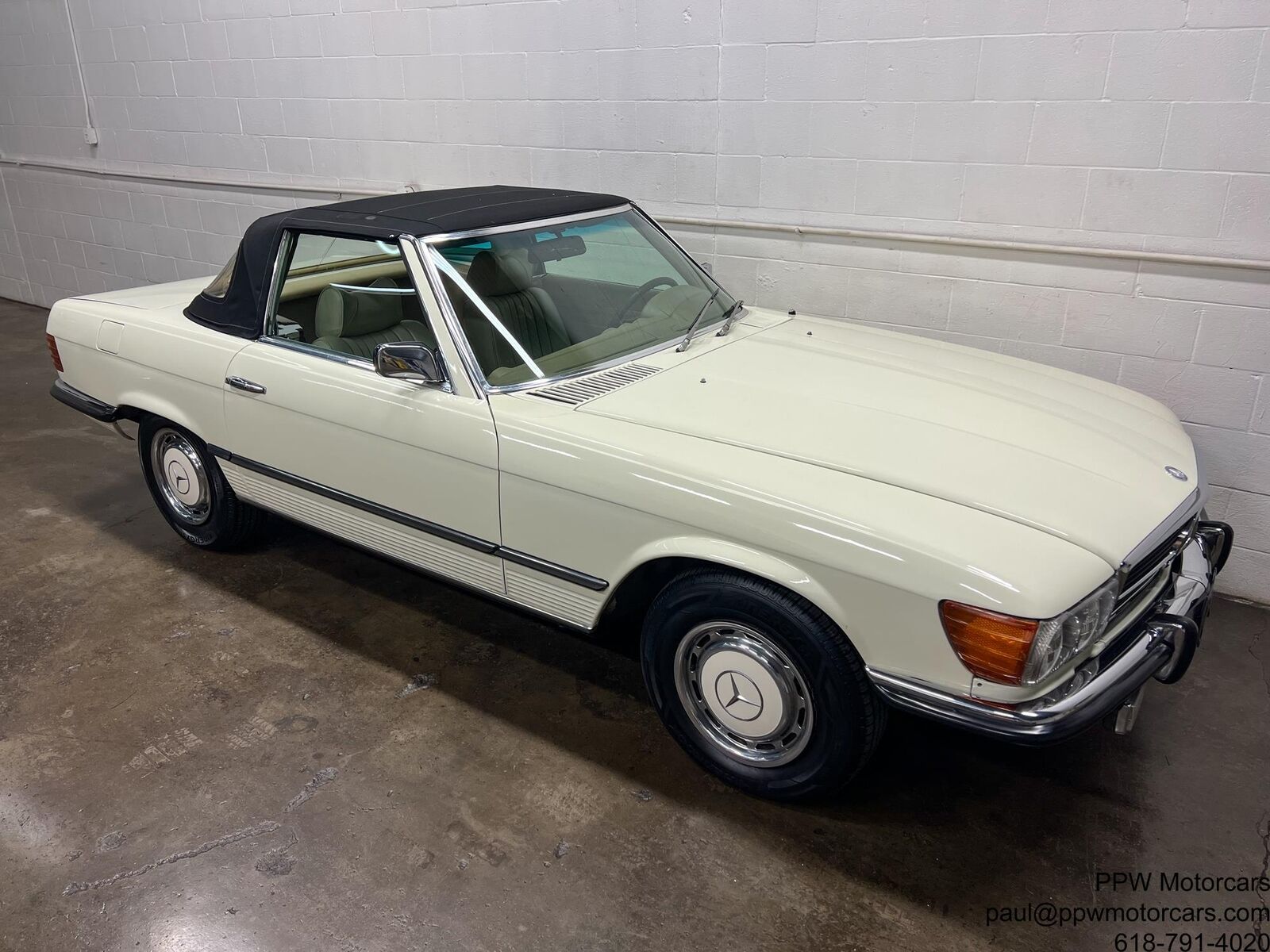 Mercedes-Benz-SL-Class-1973-Convertible-32
