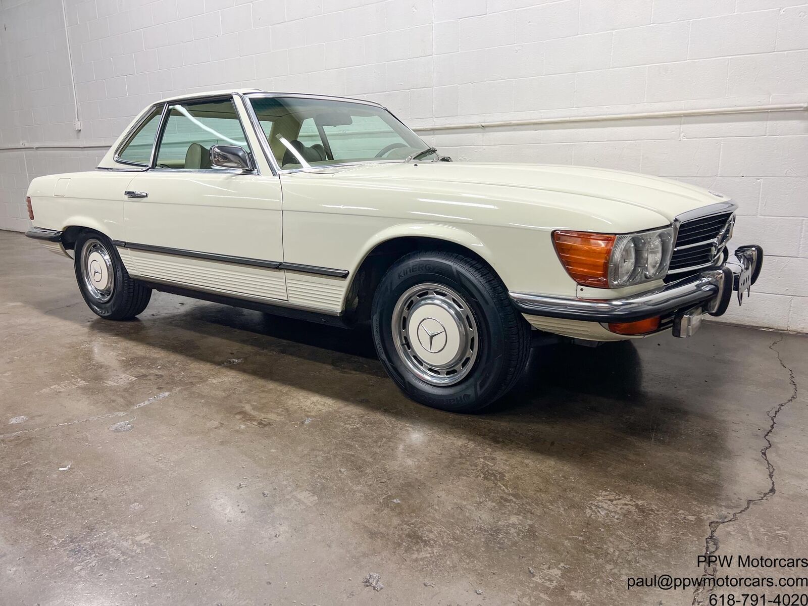 Mercedes-Benz-SL-Class-1973-Convertible-35