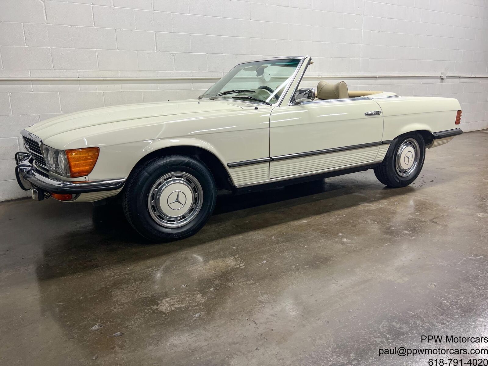 Mercedes-Benz-SL-Class-1973-Convertible-4
