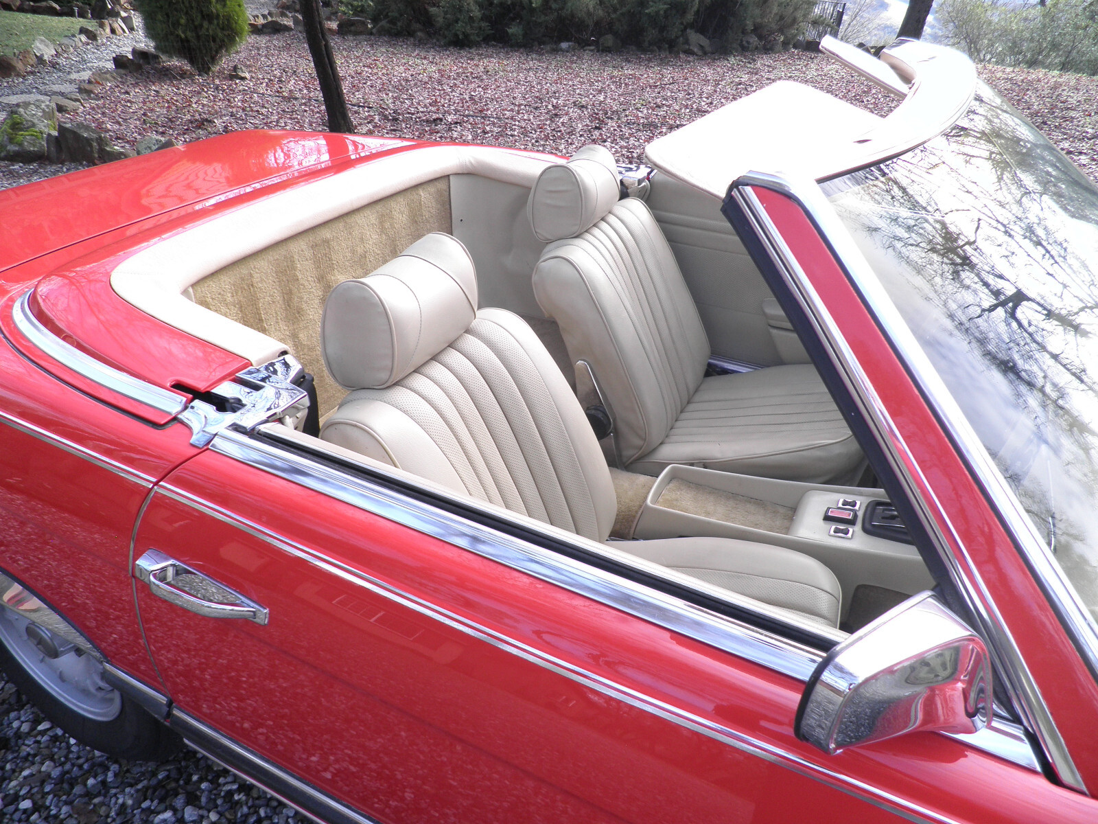 Mercedes-Benz-SL-Class-1974-Convertible-11