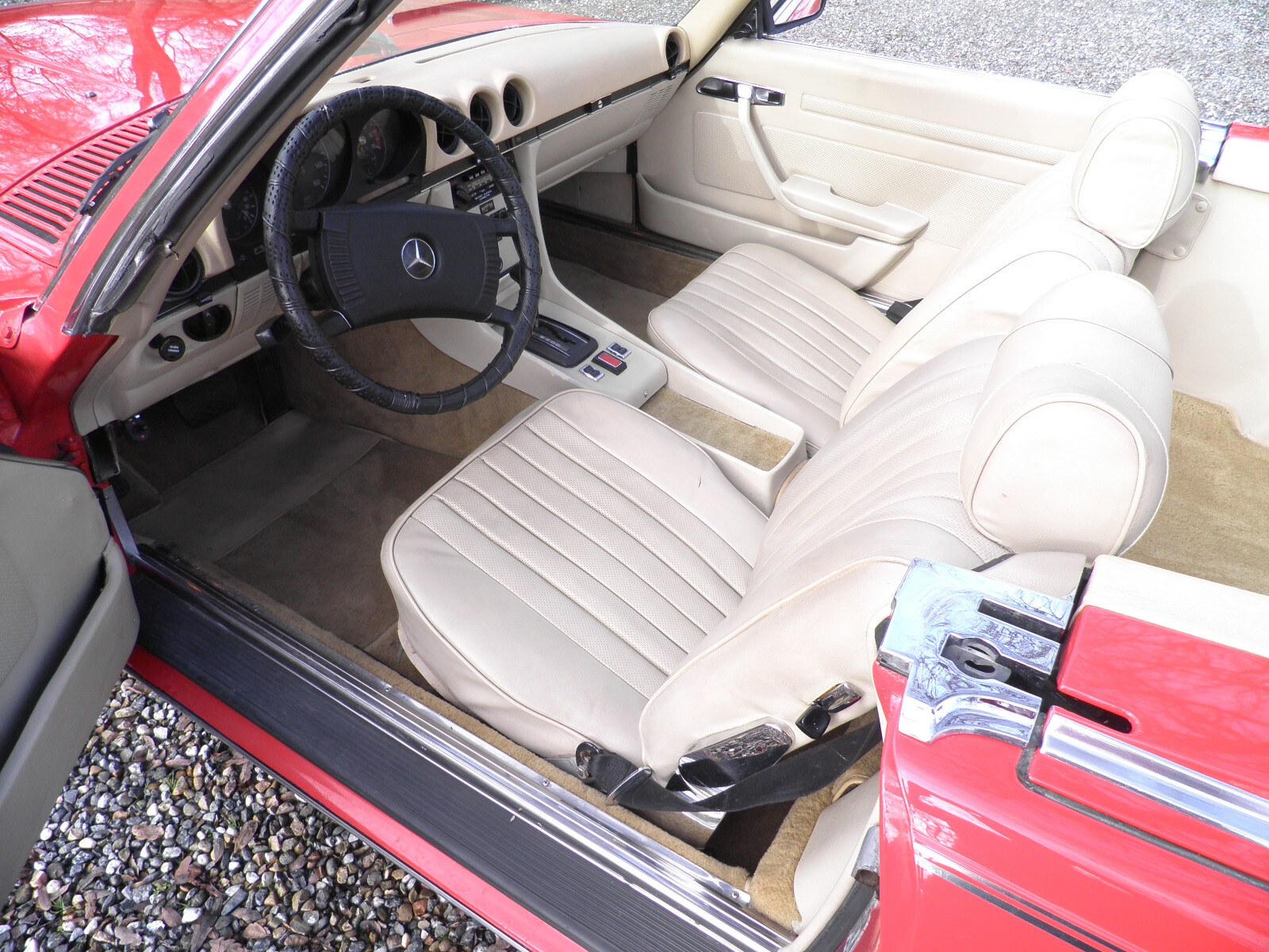 Mercedes-Benz-SL-Class-1974-Convertible-9