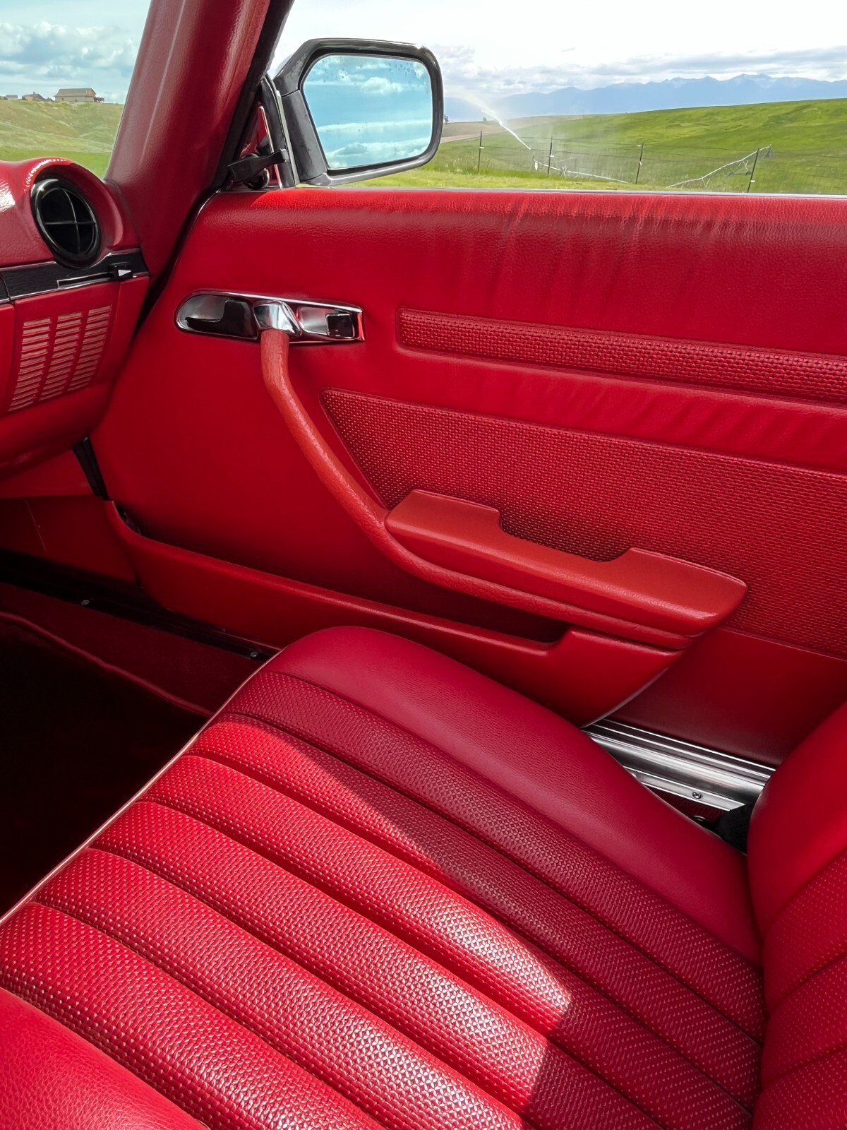 Mercedes-Benz-SL-Class-1975-Convertible-10