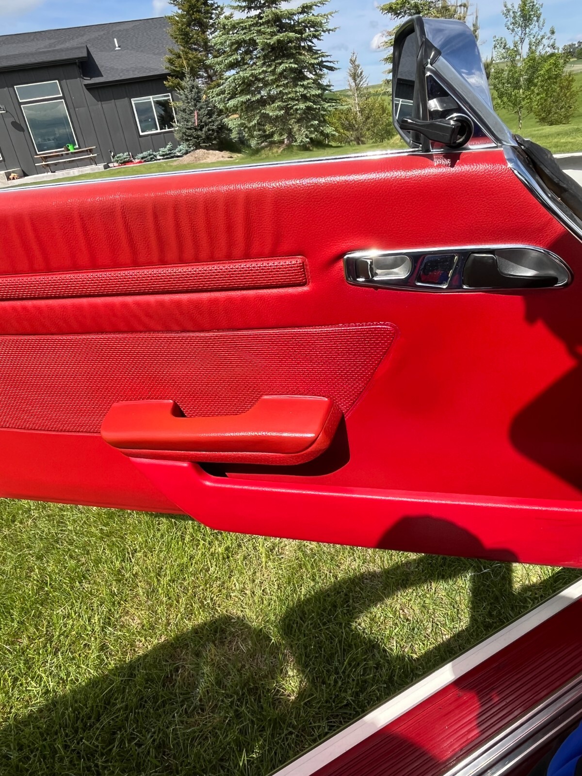 Mercedes-Benz-SL-Class-1975-Convertible-11
