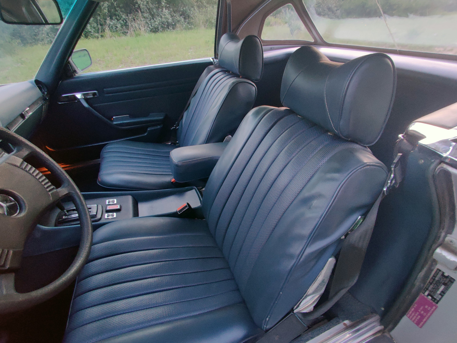 Mercedes-Benz-SL-Class-1975-Convertible-13