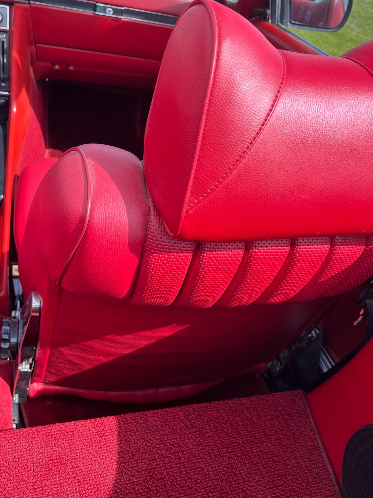Mercedes-Benz-SL-Class-1975-Convertible-14