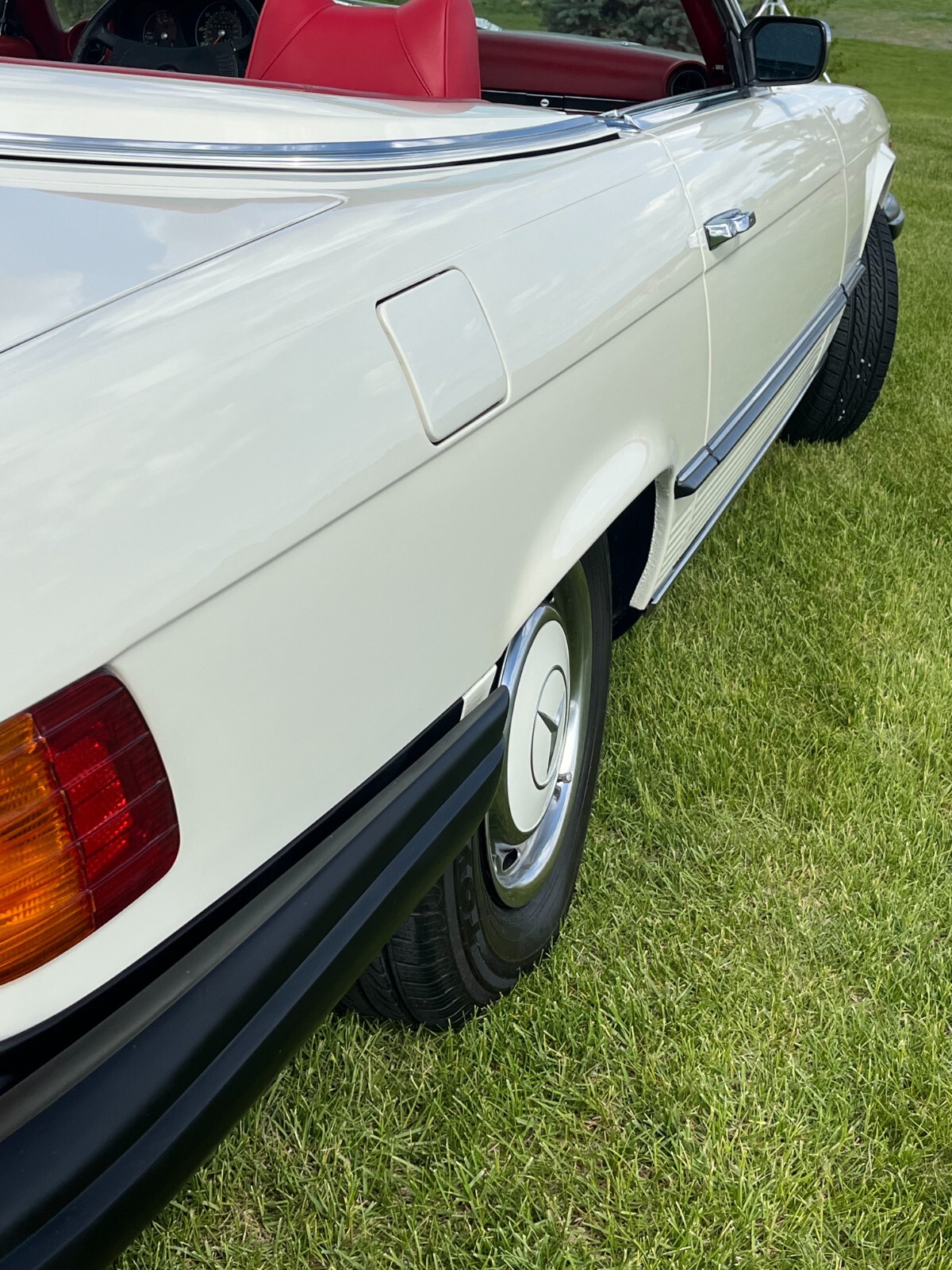 Mercedes-Benz-SL-Class-1975-Convertible-17
