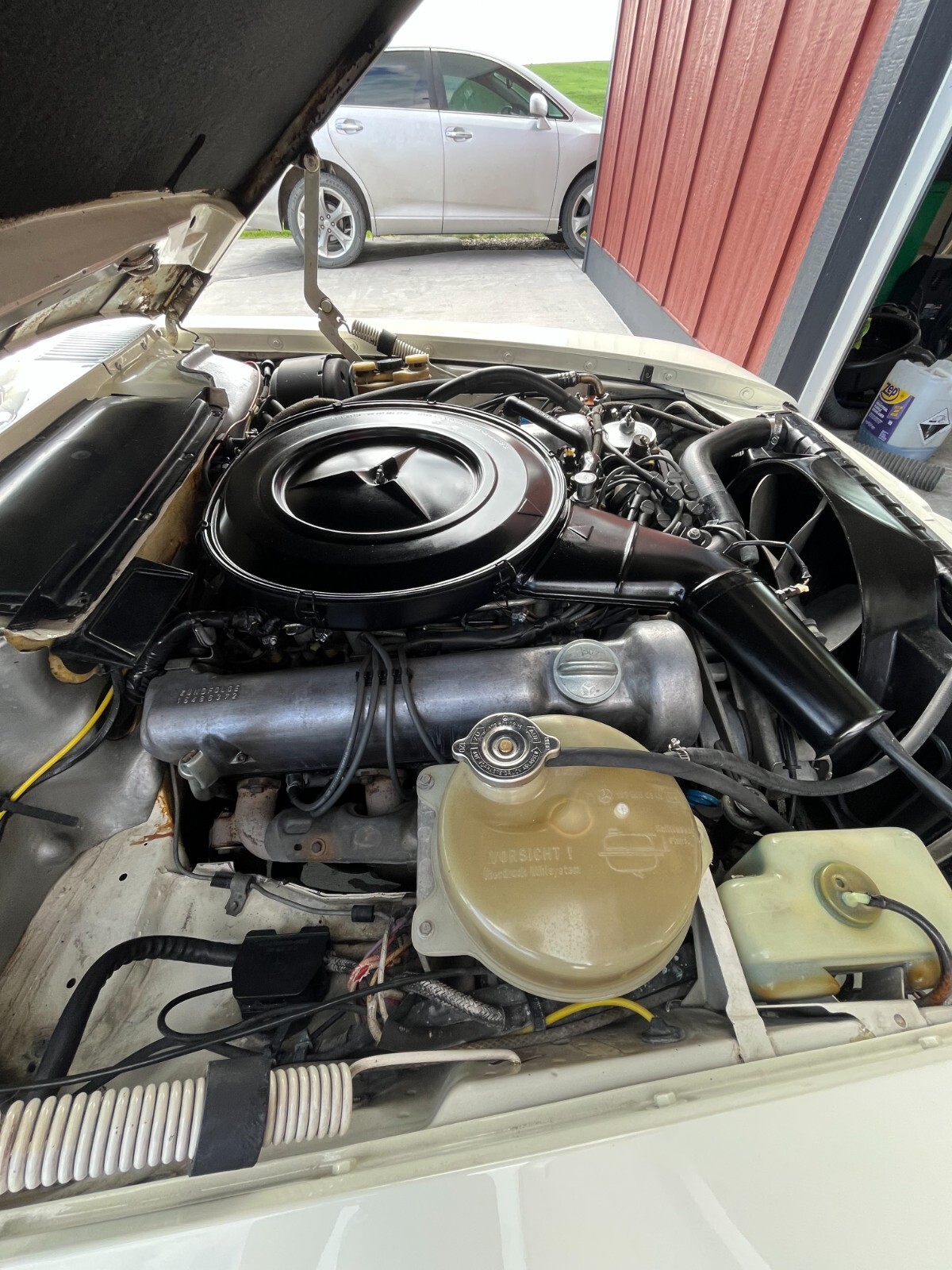 Mercedes-Benz-SL-Class-1975-Convertible-2