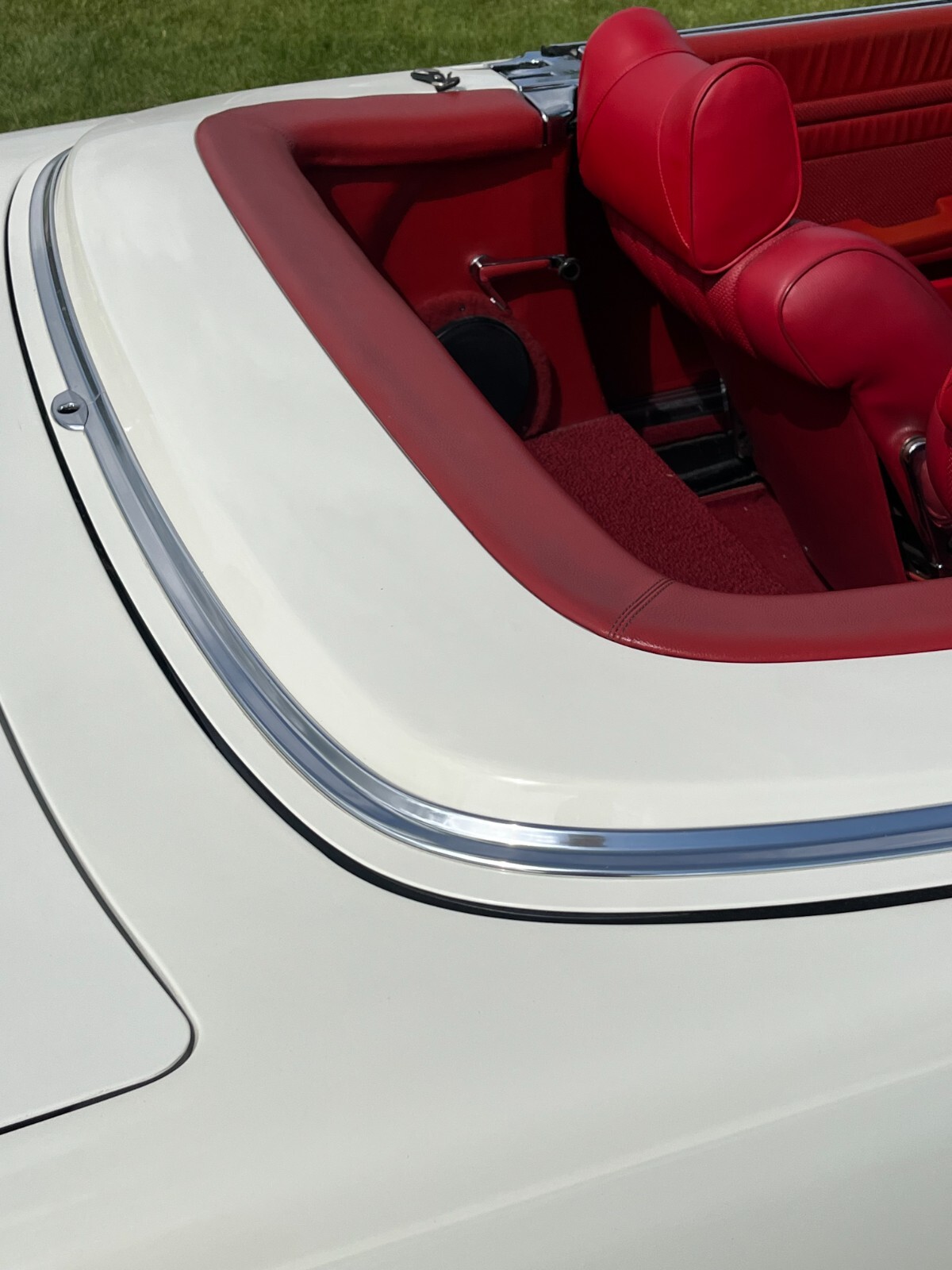 Mercedes-Benz-SL-Class-1975-Convertible-20