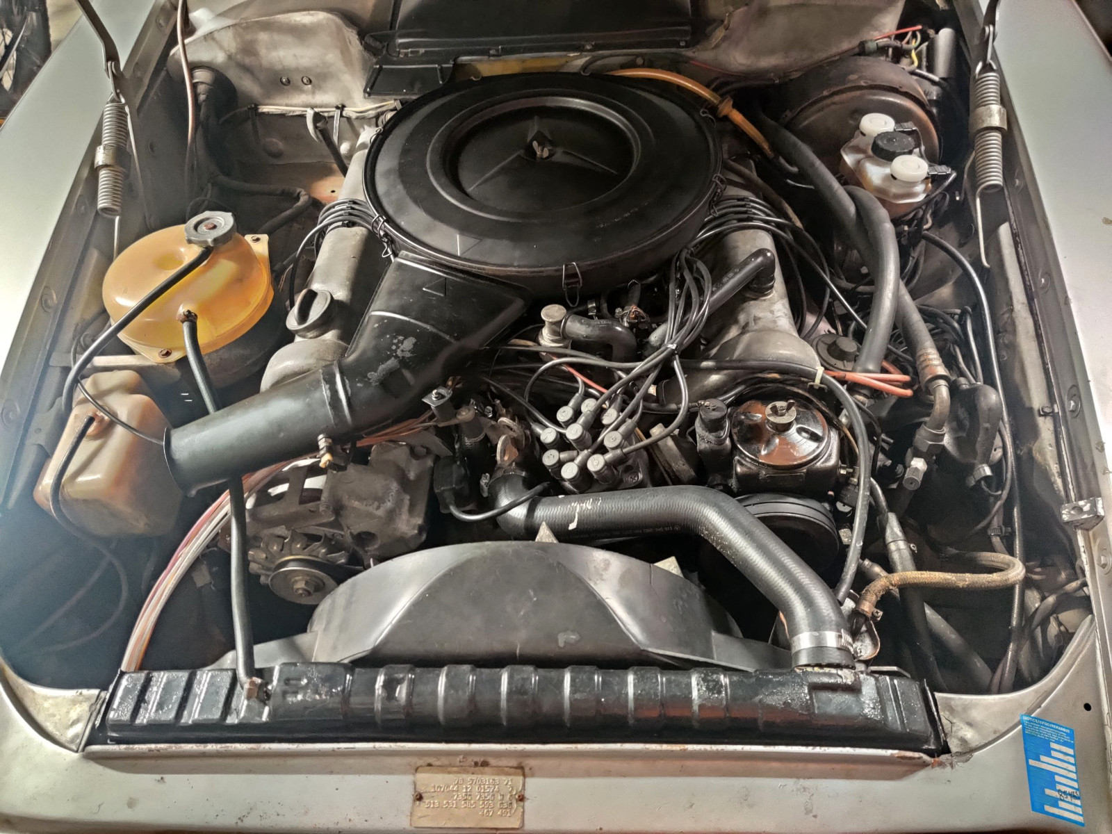 Mercedes-Benz-SL-Class-1975-Convertible-21