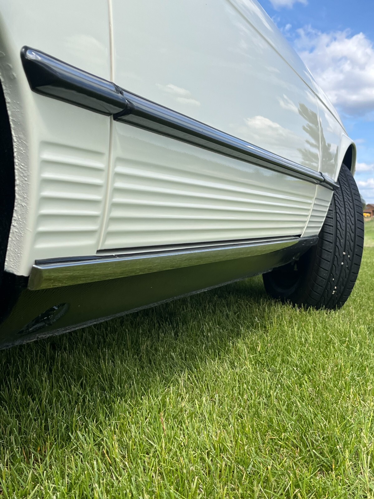Mercedes-Benz-SL-Class-1975-Convertible-25
