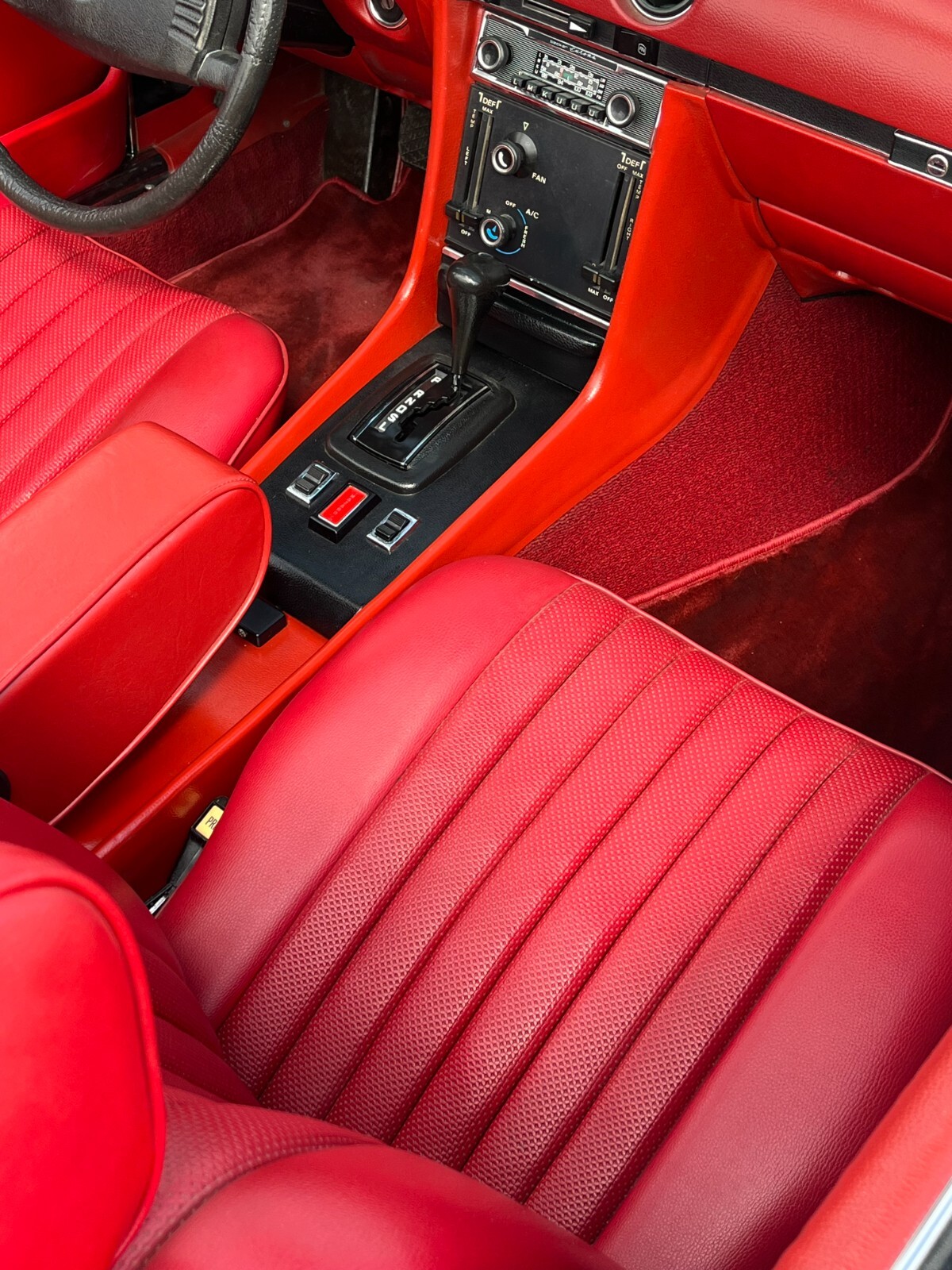 Mercedes-Benz-SL-Class-1975-Convertible-26