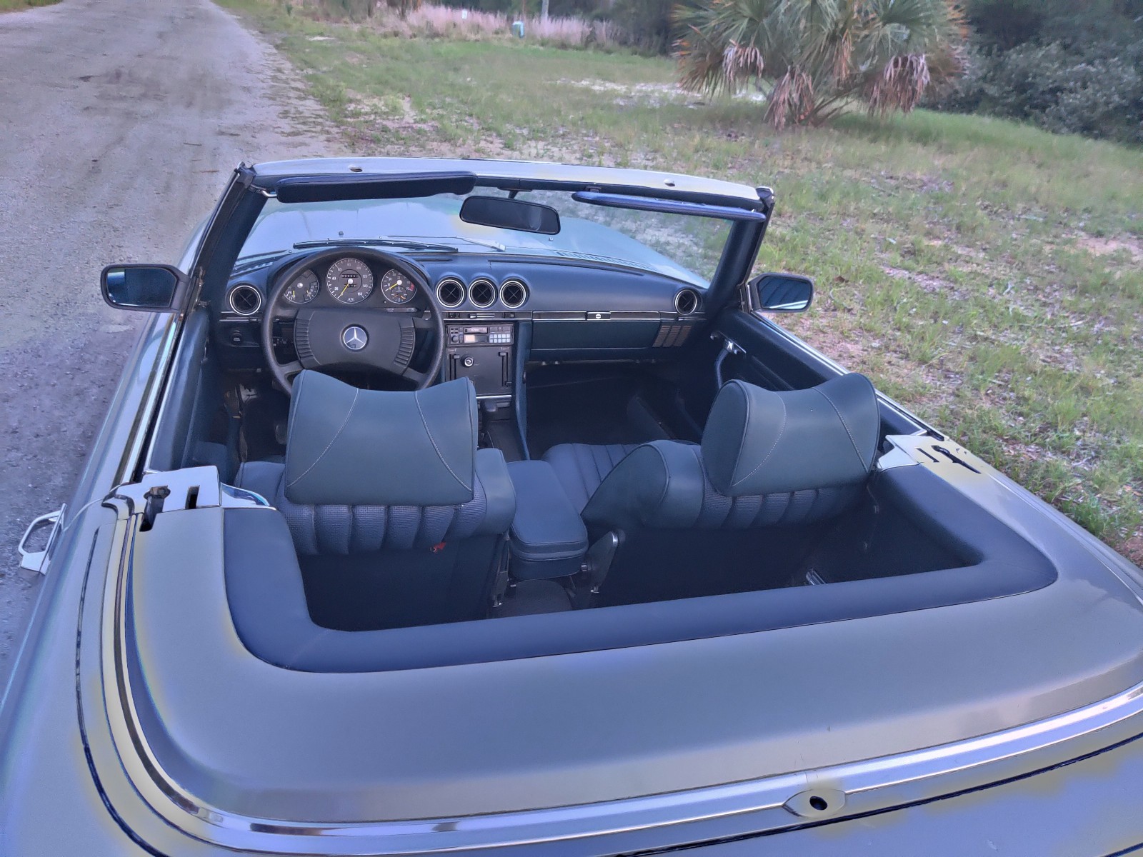 Mercedes-Benz-SL-Class-1975-Convertible-3