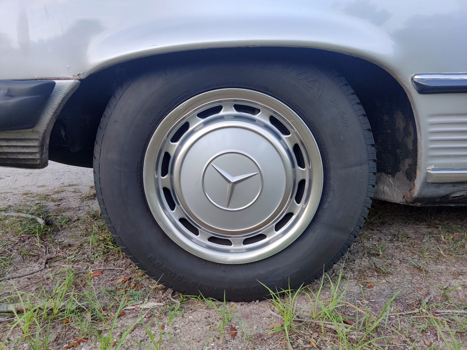 Mercedes-Benz-SL-Class-1975-Convertible-9