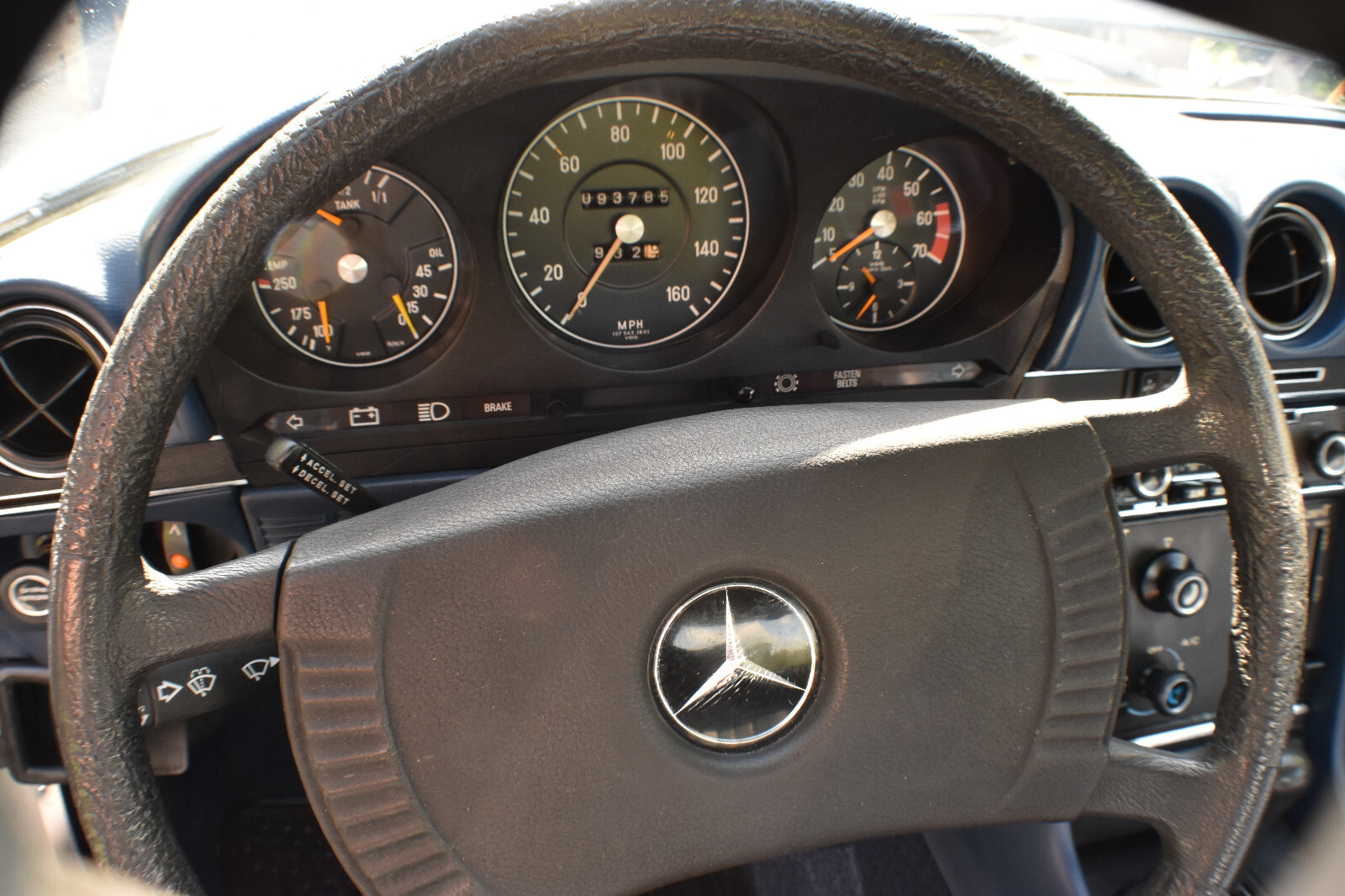 Mercedes-Benz-SL-Class-1976-Convertible-21