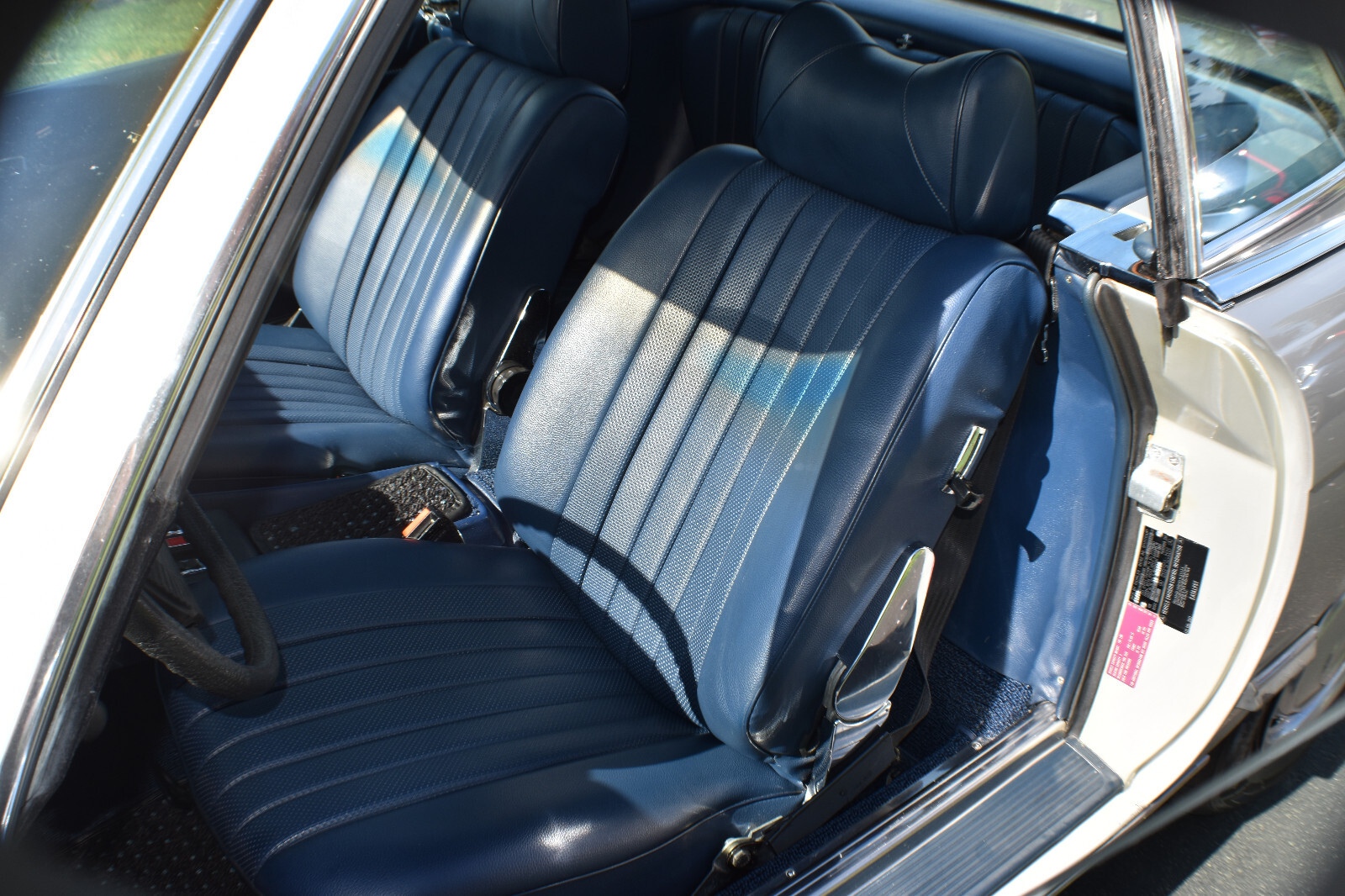 Mercedes-Benz-SL-Class-1976-Convertible-24
