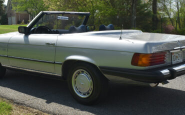 Mercedes-Benz-SL-Class-1976-Convertible-9