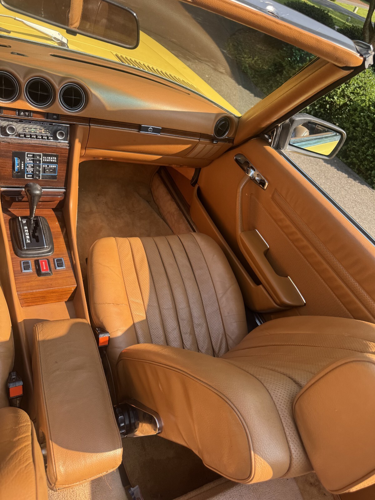 Mercedes-Benz-SL-Class-1979-Convertible-15