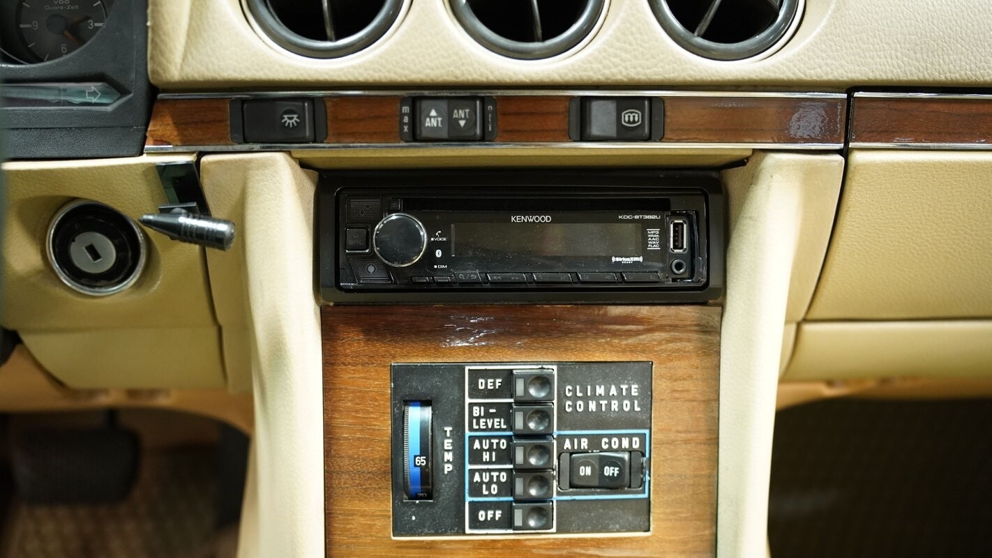 Mercedes-Benz-SL-Class-1979-Convertible-32