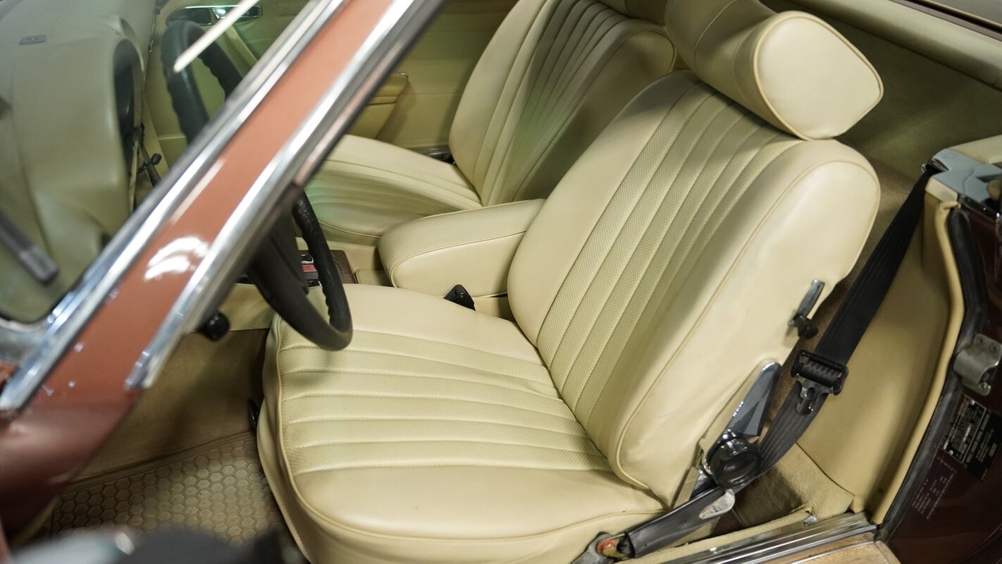 Mercedes-Benz-SL-Class-1979-Convertible-34